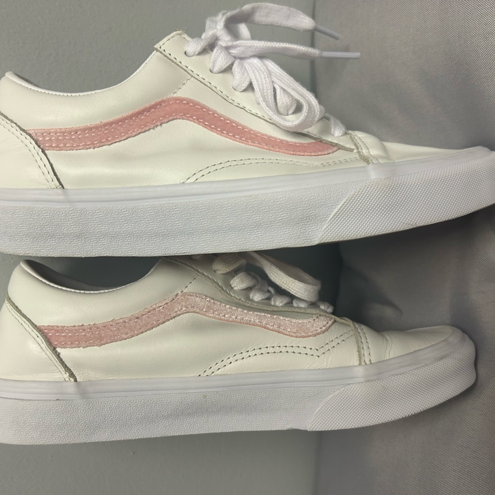 White & Pink Women’s Leather Shoes - Size 7.5